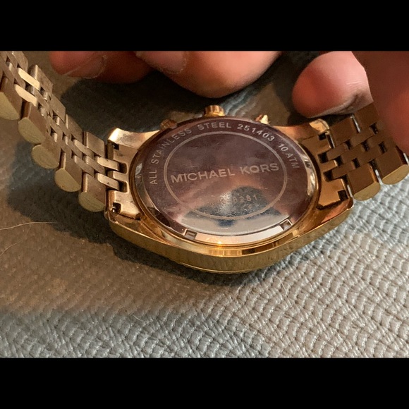 Michael Kors Lexington gold tone unisex watch - Picture 5 of 8